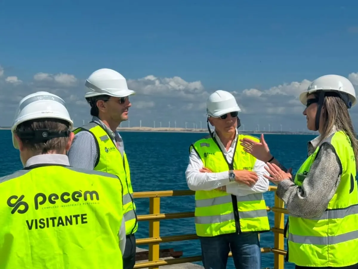 Visita tecnica al complesso industriale e portuale di Pecém, con il parco eolico sullo sfondo