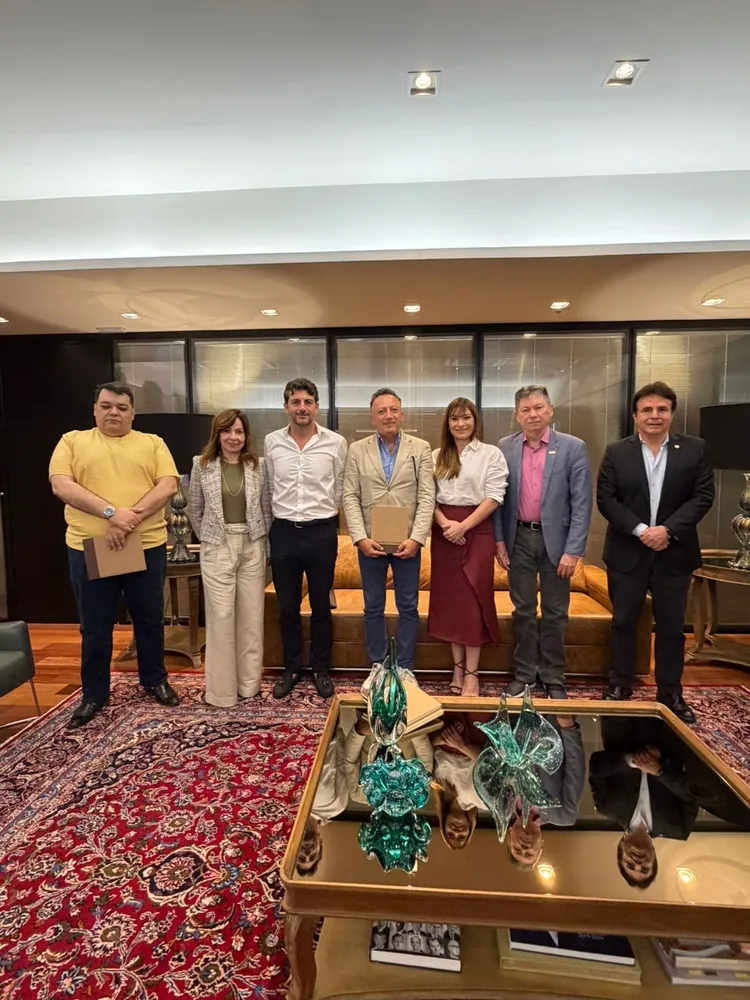 Delegazione della missione durante un incontro istituzionale