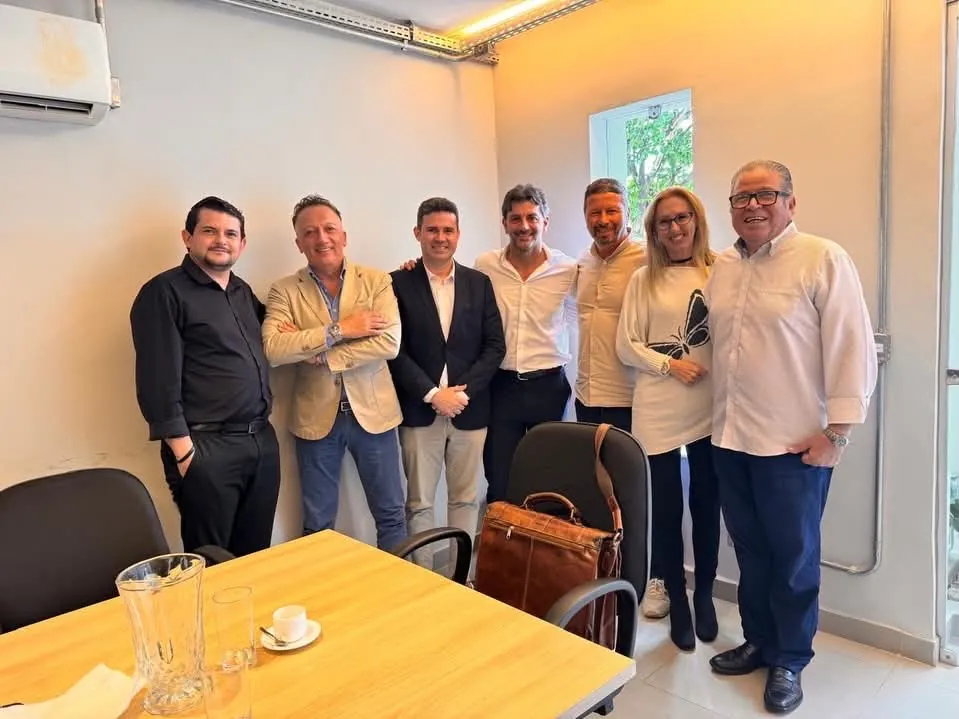 Riunione di lavoro tra la delegazione e i partner locali
