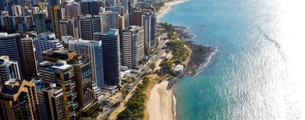 Vista aerea del waterfront di Fortaleza, capitale dello Stato del Ceará